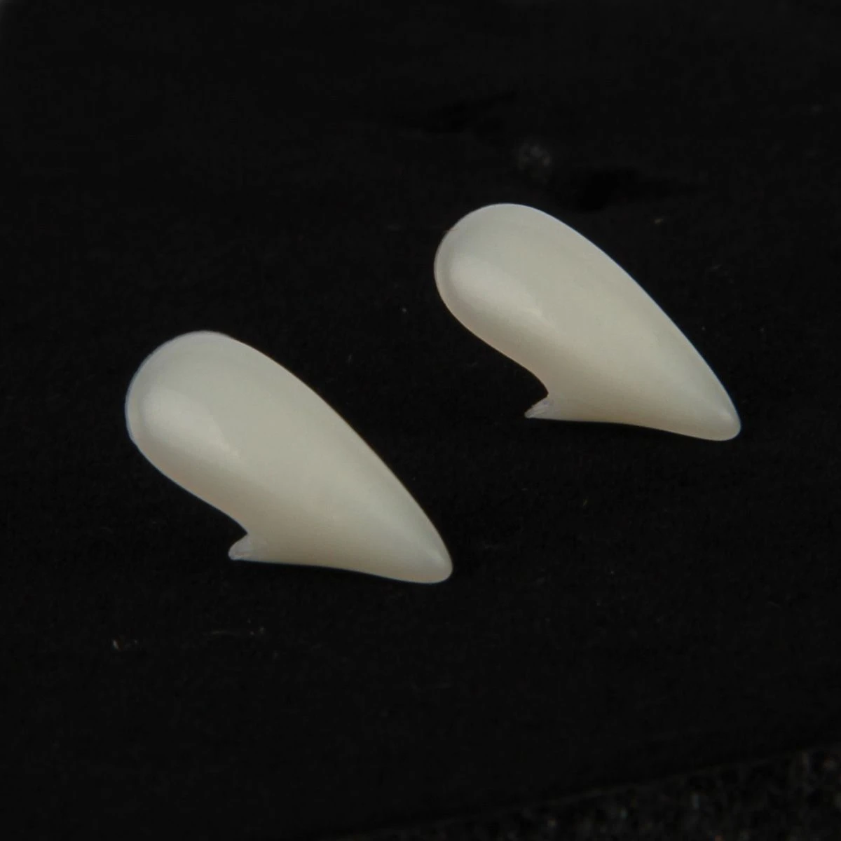 Luxe Vampier Hoektanden 17 Mm 1 Luxe Vampier Hoektanden 17 Mm